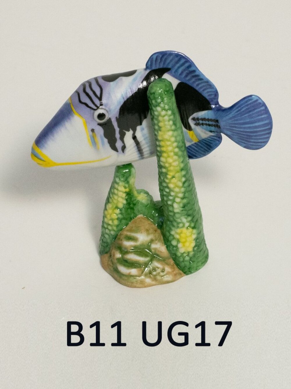 Blue & Black Fish Figurine - Franklin Mint (UG17)